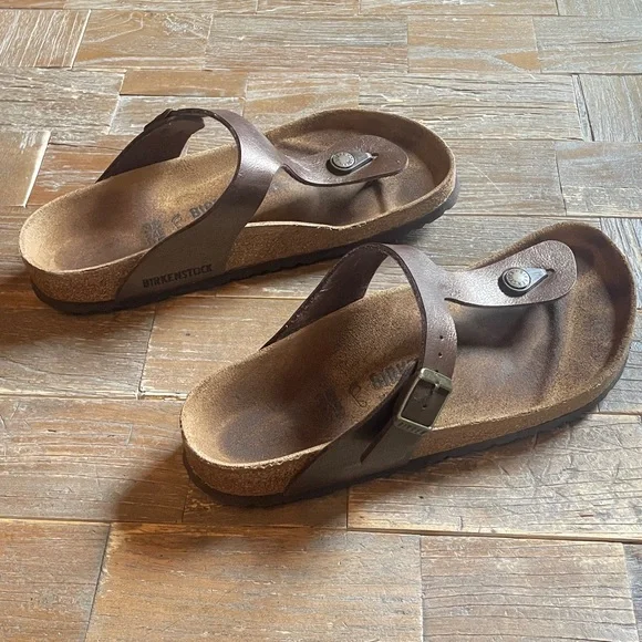 Birkenstock Gizeh Metallic Bronze Sandals🖤 - Picture 7 of 14